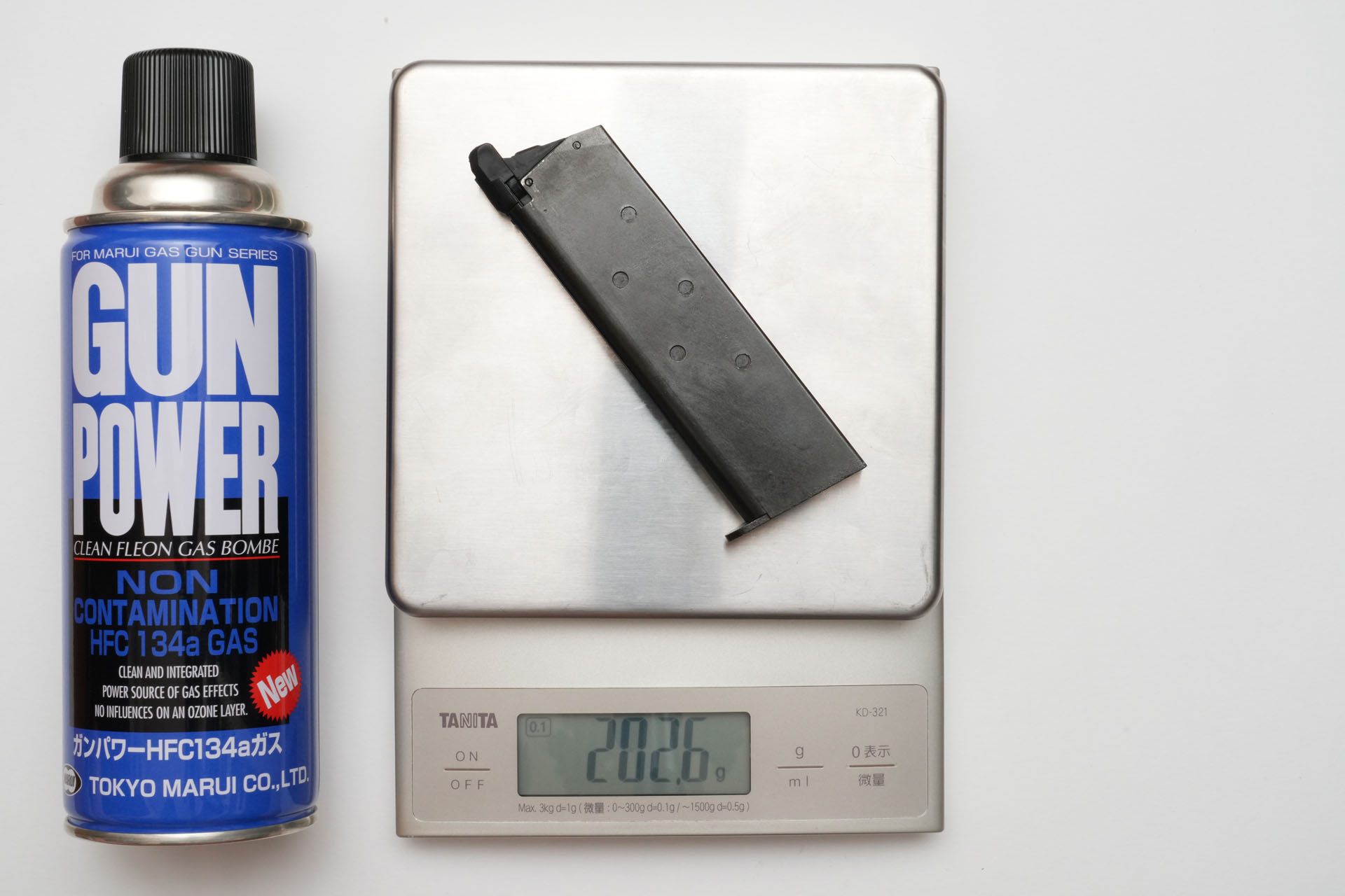 ガス注入後のマガジンの重量は202.6g。つまりガスは7.7g入ったことになる