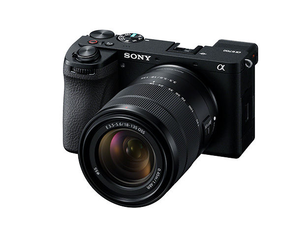 高倍率ズームレンズキット「E 18-135mm F3.5-5.6 OSS」装着時