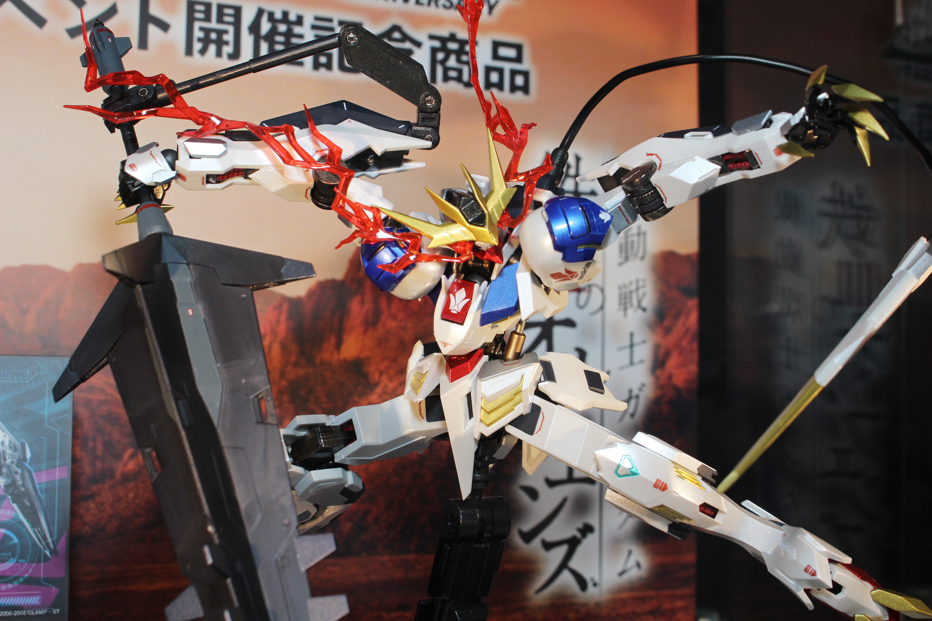 ダイキャストのガンダム・フレームにより、重量感と広い可動域を実現した
