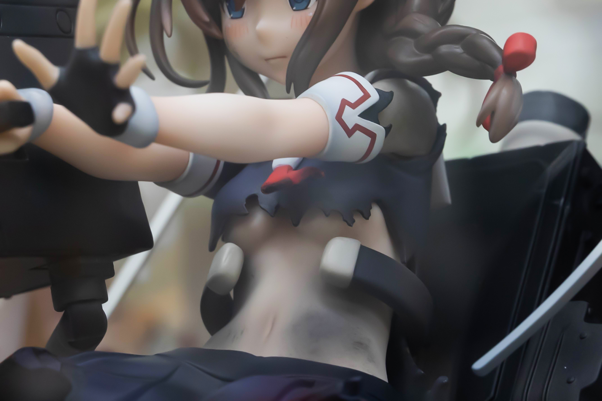 戦闘の影響か、全体的に煤だらけになっている