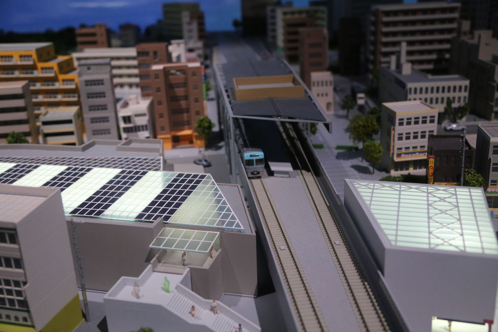 下北沢駅は京王井の頭線と交差している