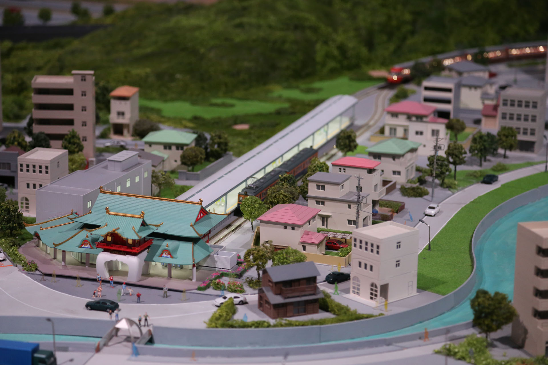 片瀬江ノ島駅は竜宮城のイメージ