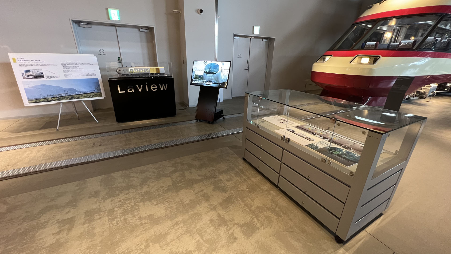 西武鉄道の最新型「Laview」のスケールモデルも展示