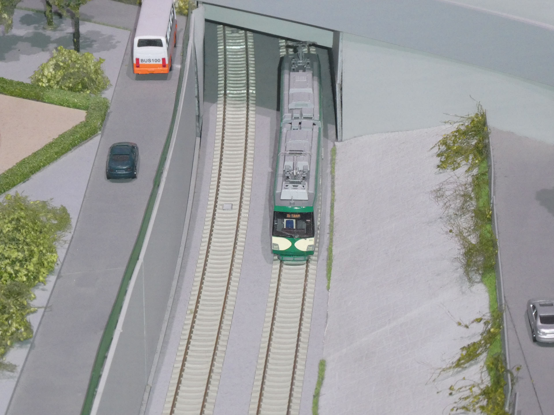 下北沢付近で東急世田谷線と交差する