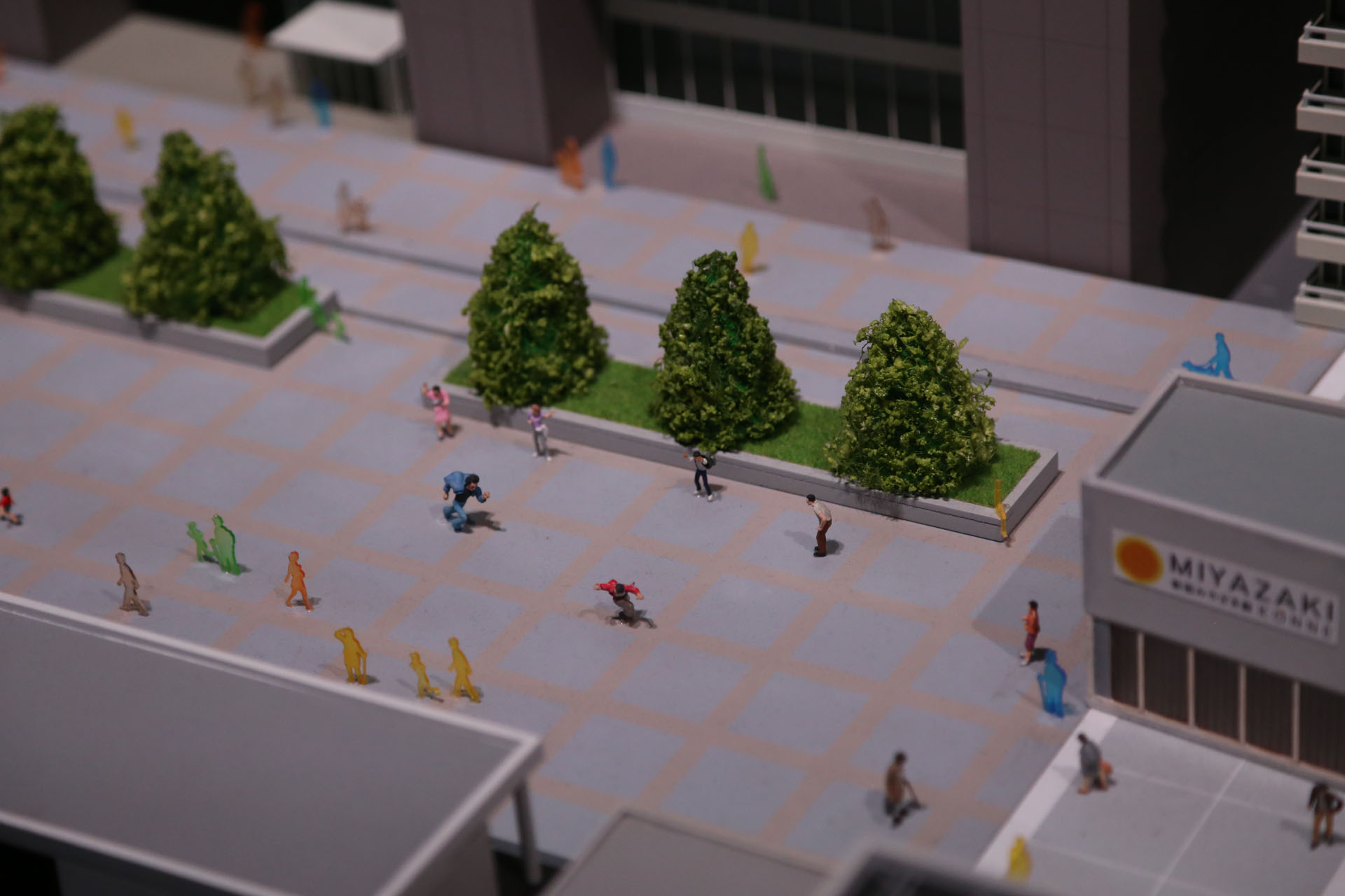 新宿と言えば往年の刑事ドラマの舞台。刑事が犯人を追いかける!!