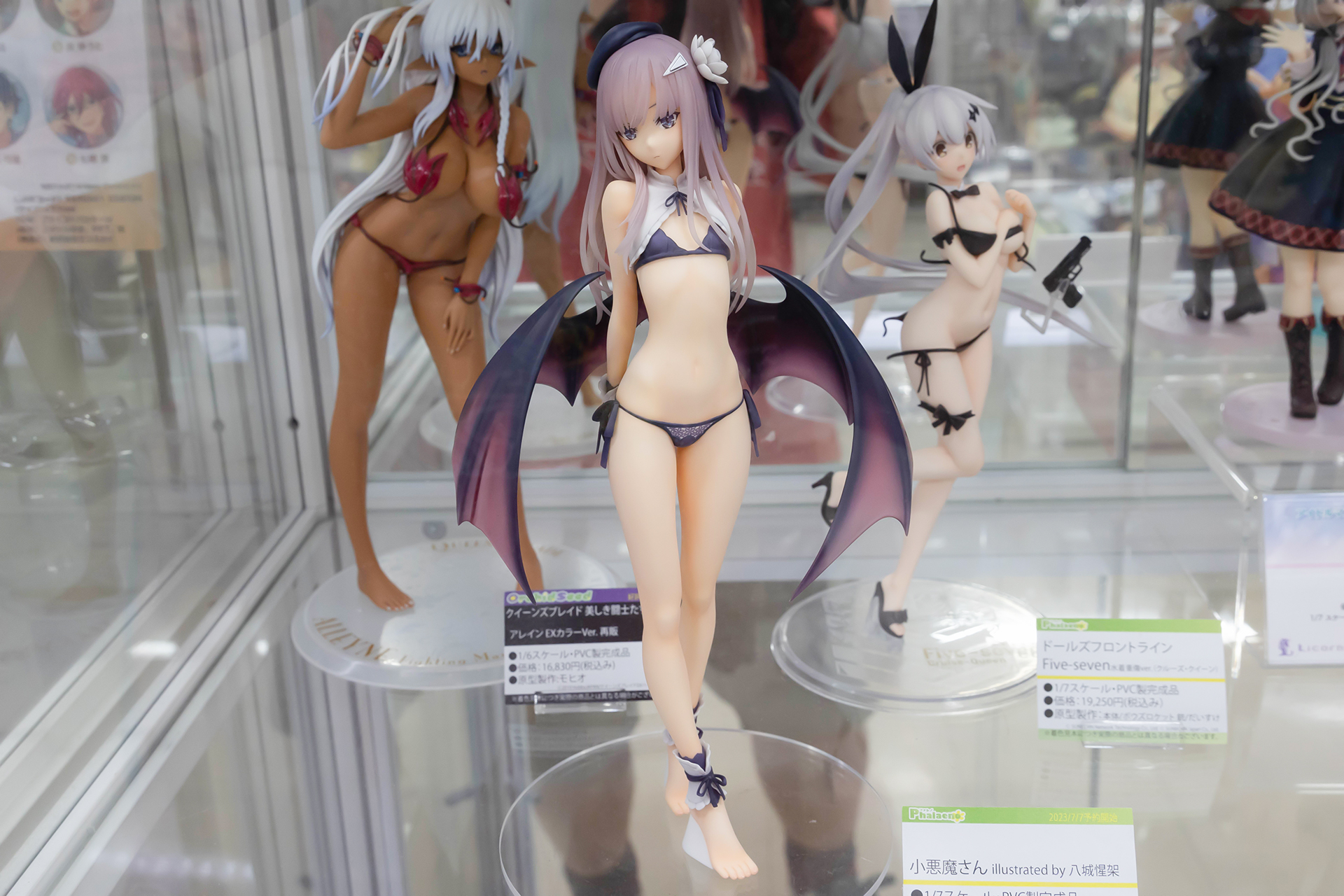 フィギュアの素材はPVCで、全高は約260mmだ