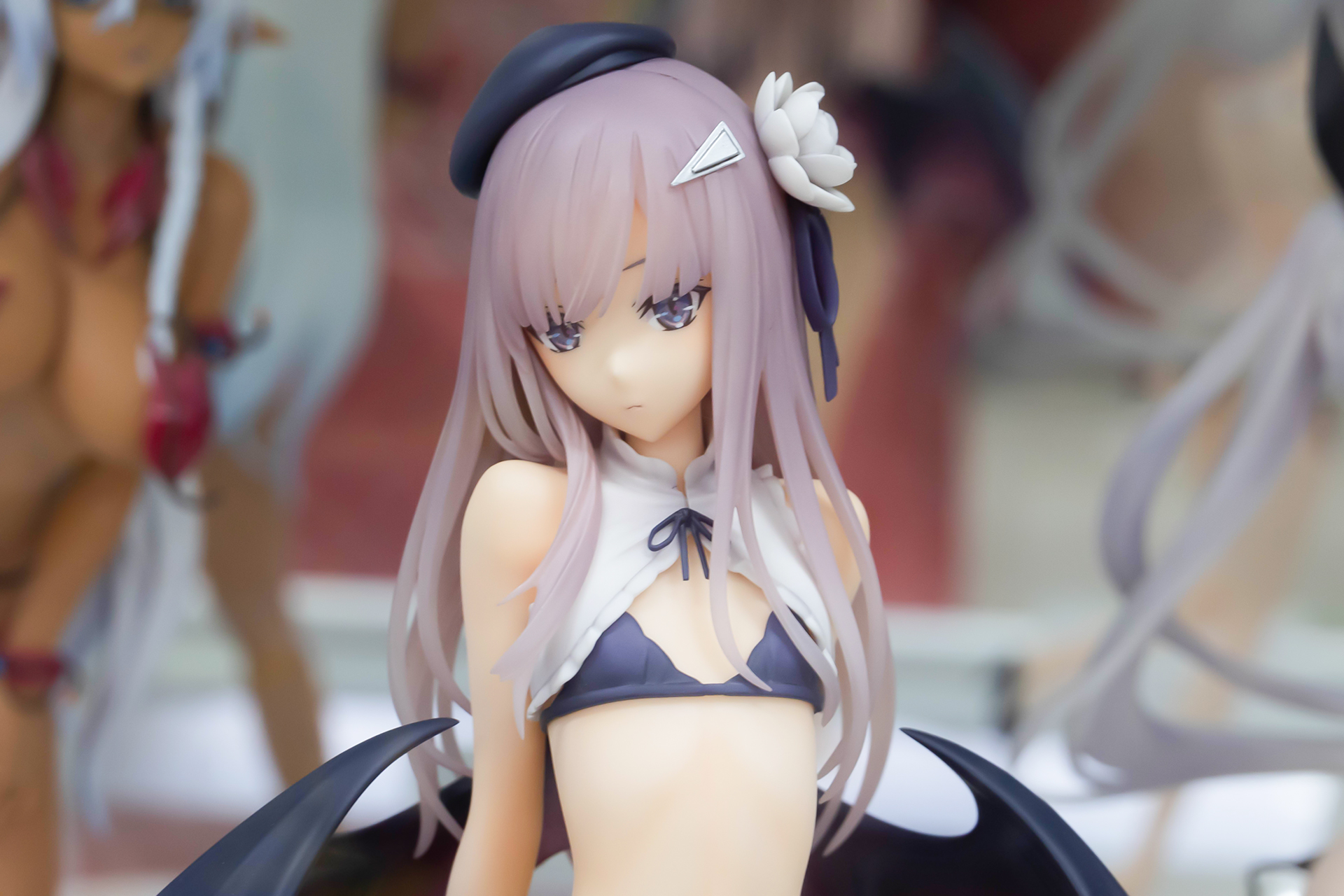 どこか憂いを持った表情の小悪魔さん