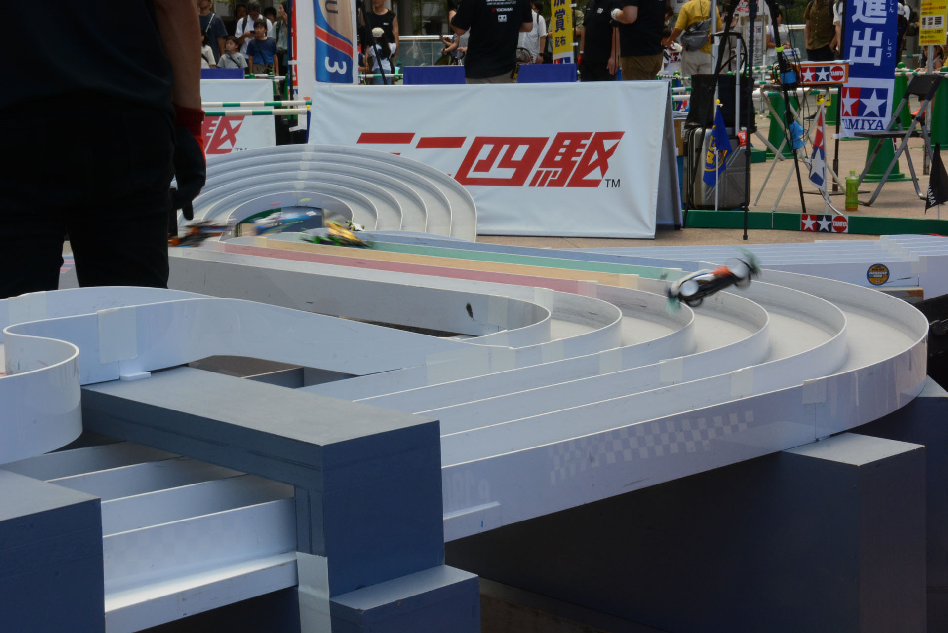 コースアウト続出のアイガーEVO 上り。ここを安定して乗り切るかが大きなテーマとなる