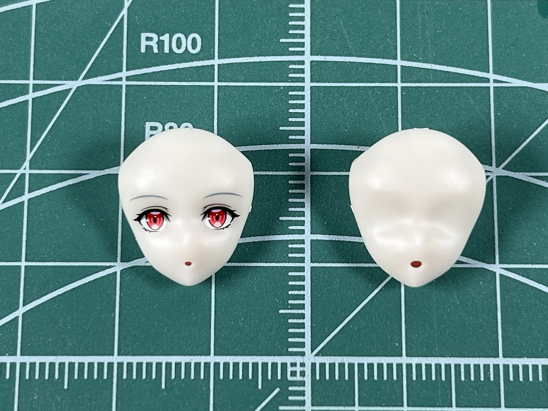 空洞だった口に色が入り、表情にメリハリがついた
