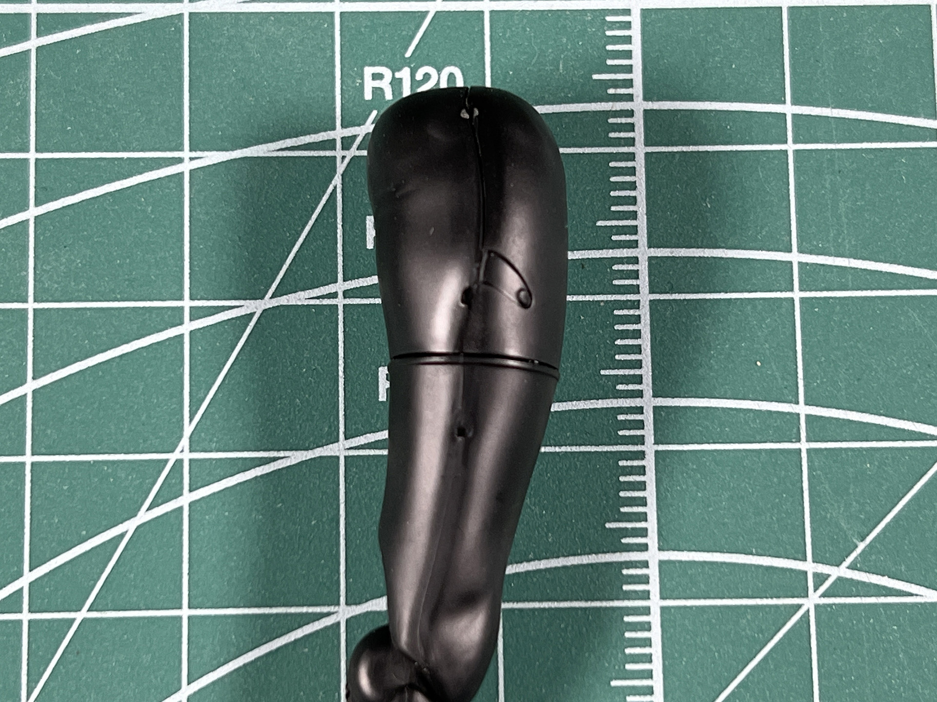 細かい部分はシールで色分け