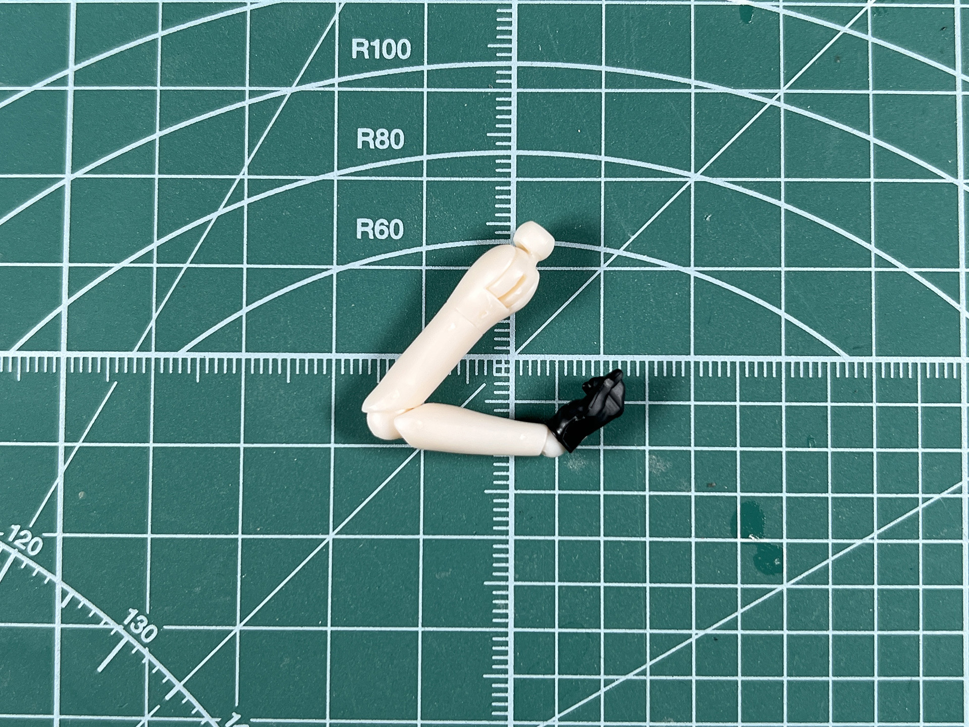 可動は肘と肩、手首。細かい表情付けが可能となっている
