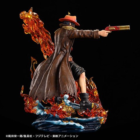 ONE PIECE」より、不敵な笑みで銃を構えるエースが全高約55cmの大型