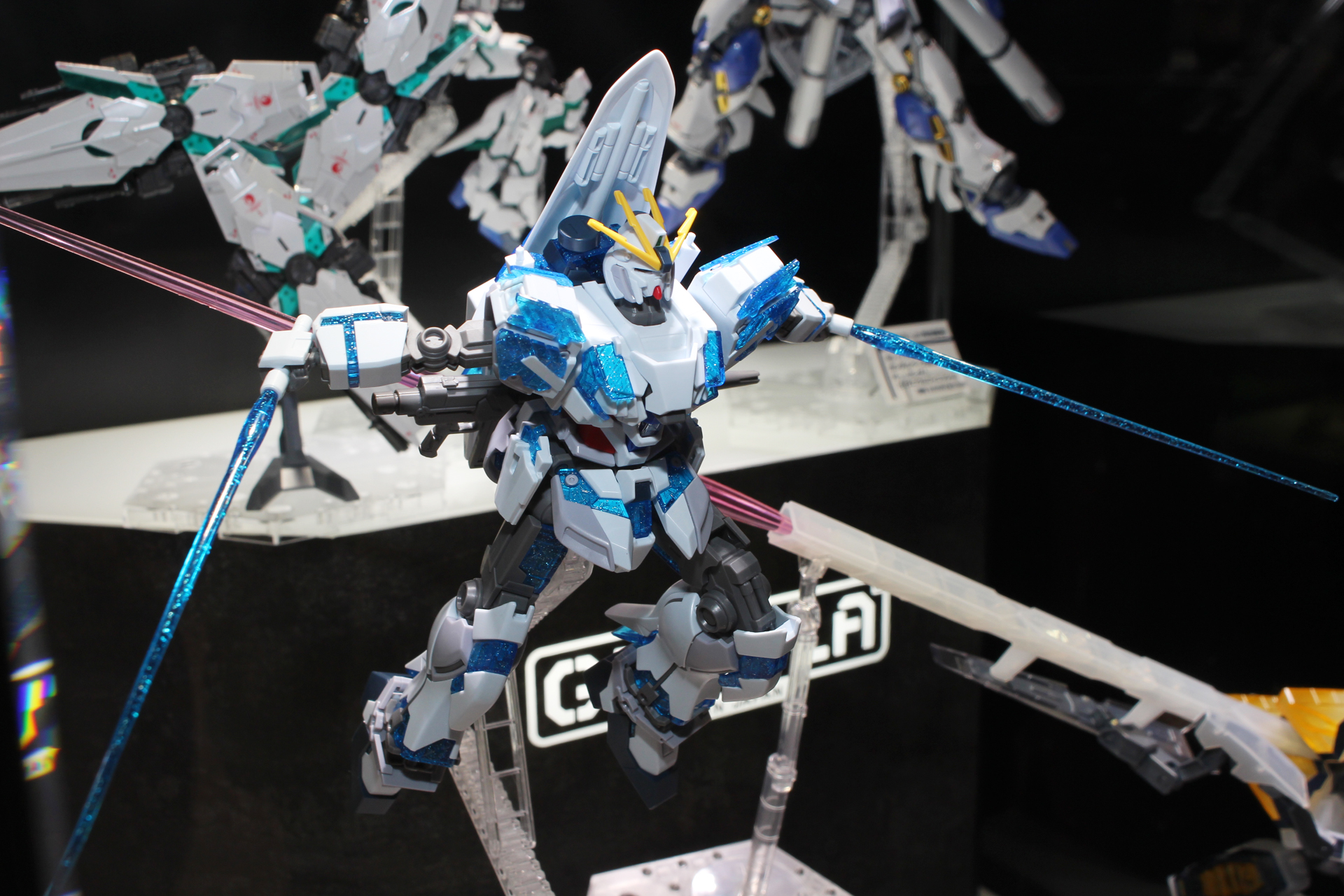 内部用のサイコフレームを外装として用いたナラティブガンダムC装備