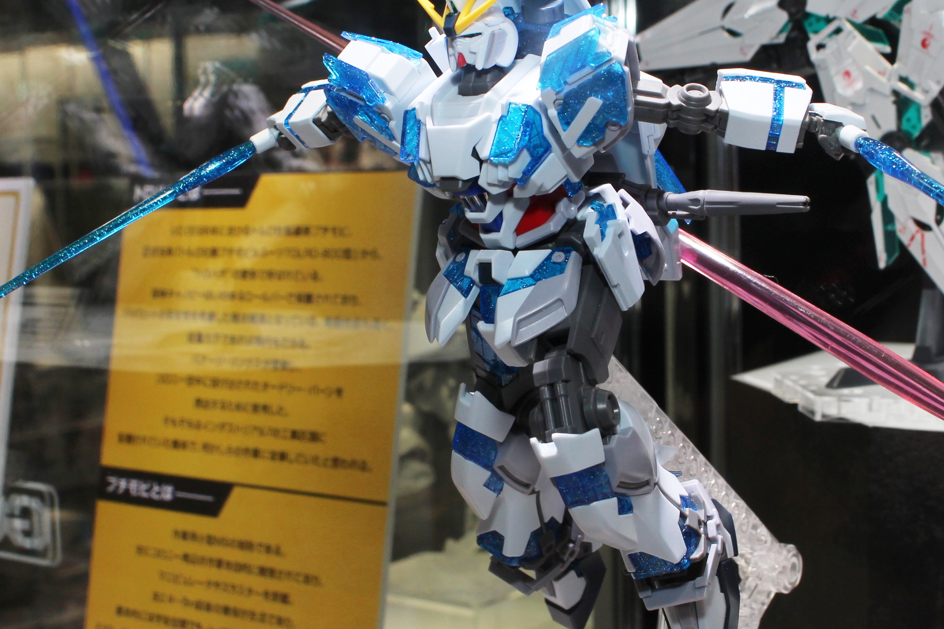 一部装甲も、オリジナルとは異なる成形色となっている