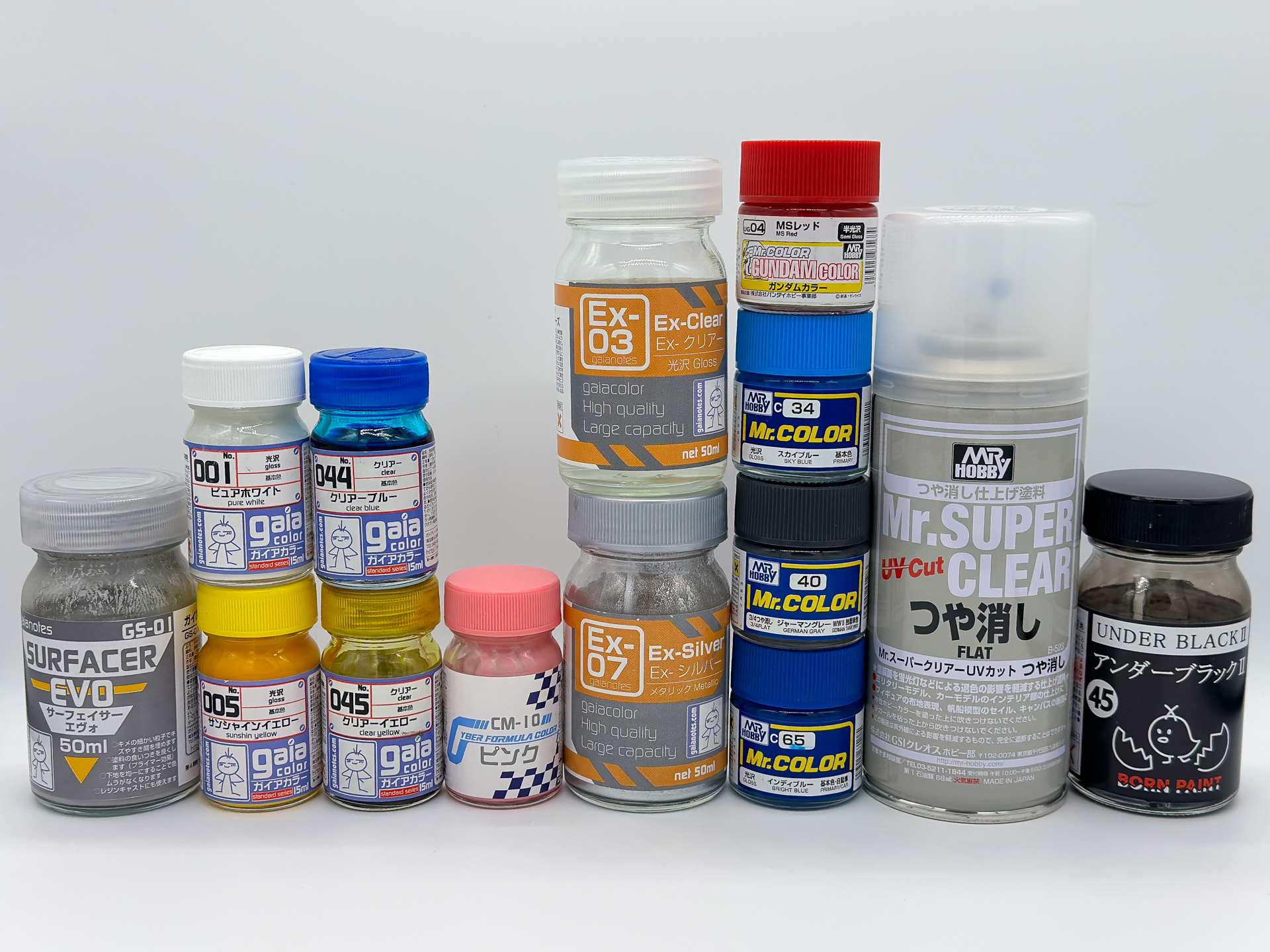 今回使用した塗料。キットのカラーレシピを一部参考にしつつ塗料を選択しました。