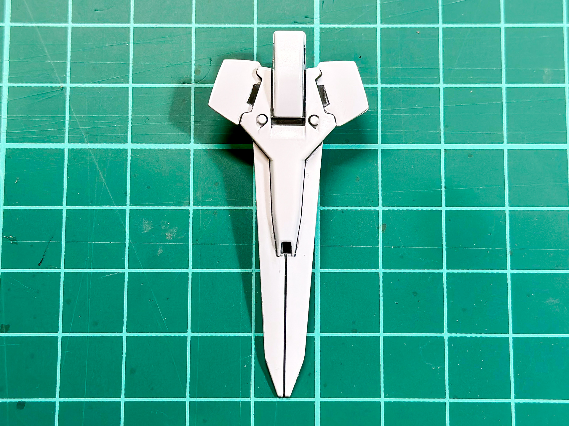 スミ入れが完了したヴェスバー。スミが入ることでクッキリとなりました。