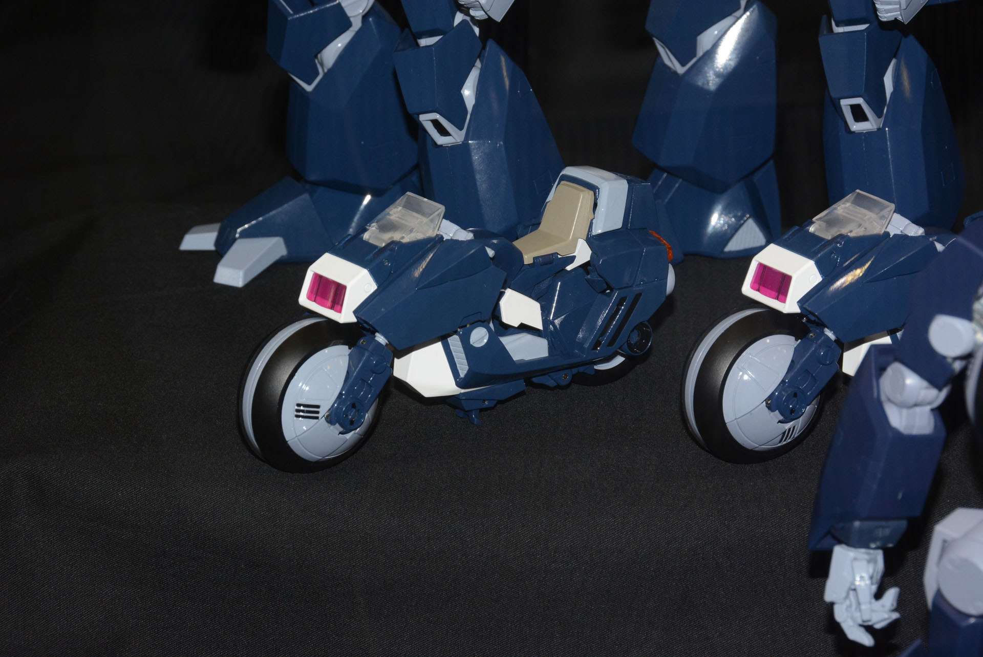手足が別パーツであるハーガンのバイク形態は小さいからこそ現実のバイクのように見える