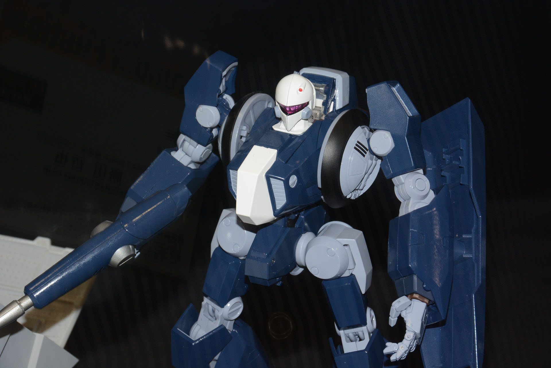 シールドなど武装も充実している