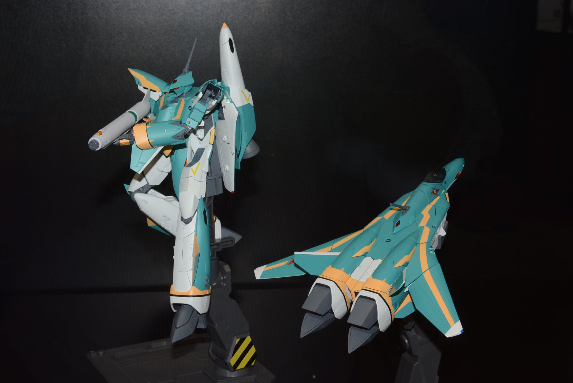 「1/60 完全変形 VF-5000G スターミラージュ隊長機」、発売日未定