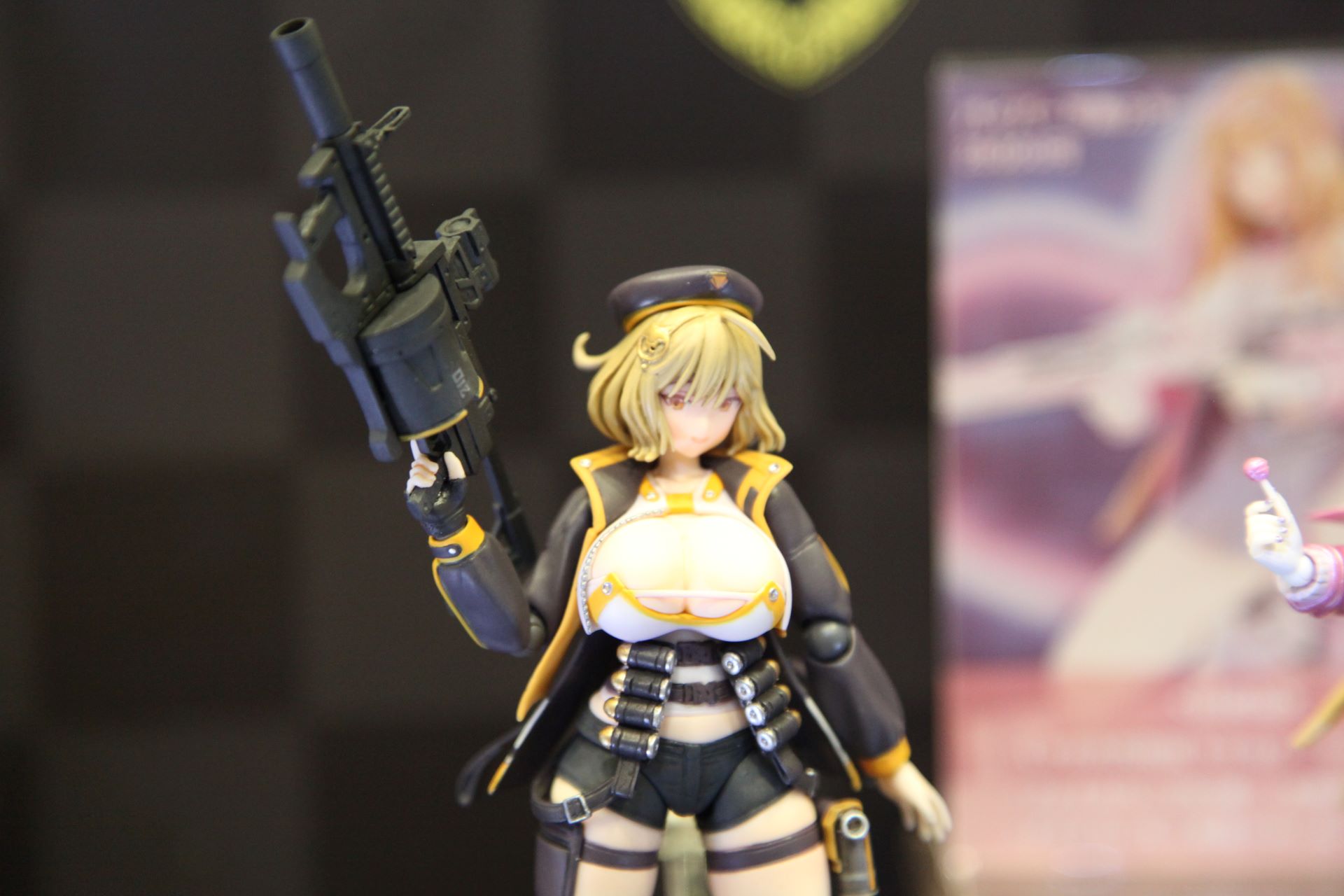 「MADHANDS」の「NIKKE」よりアニス