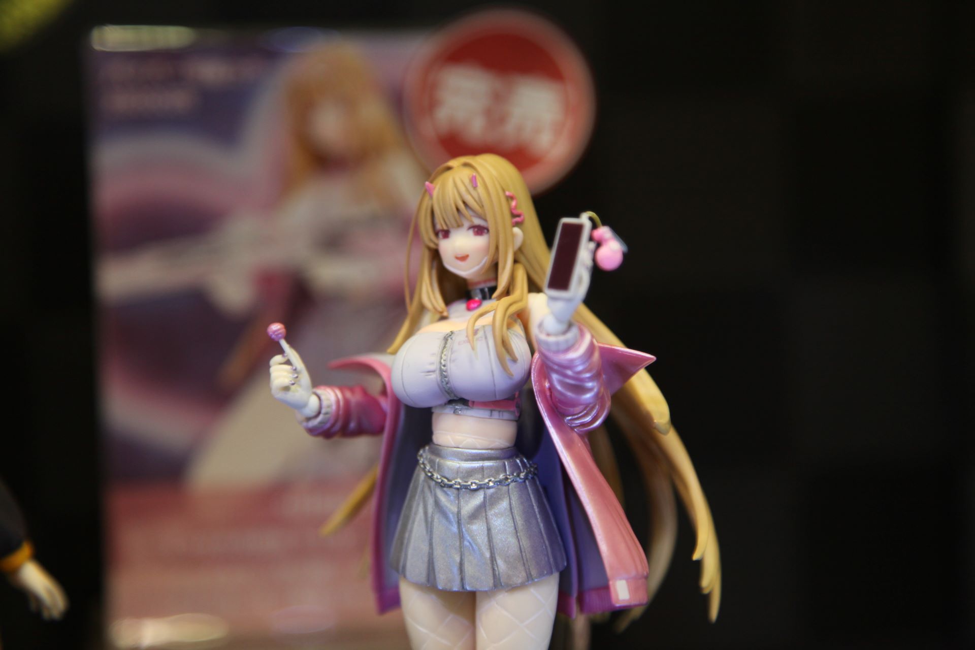 「MADHANDS」の「NIKKE」よりバイパー