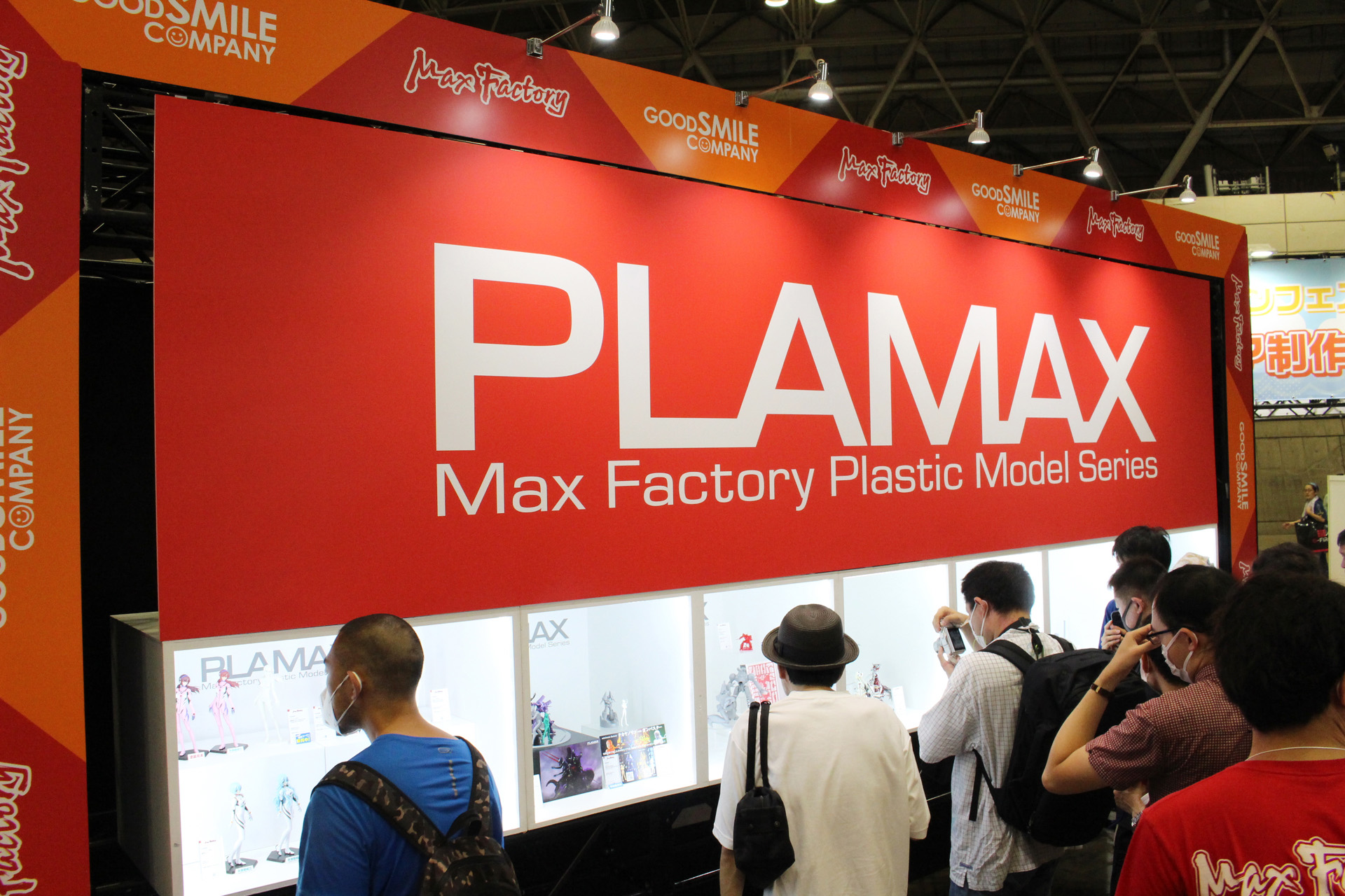 「ワンホビ」ブースの「PLAMAX」展示コーナー