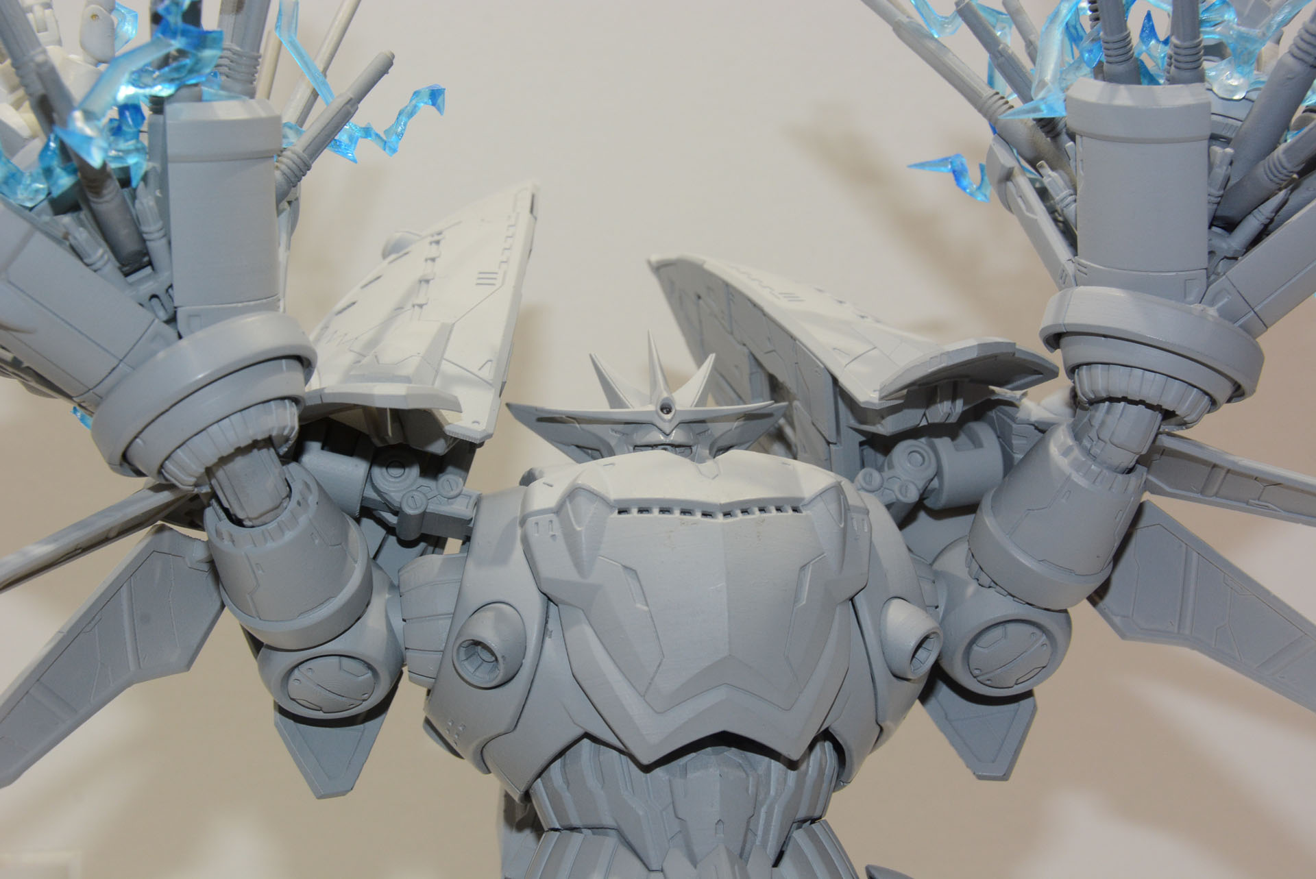 関節部分の装甲分割や構造にも注目