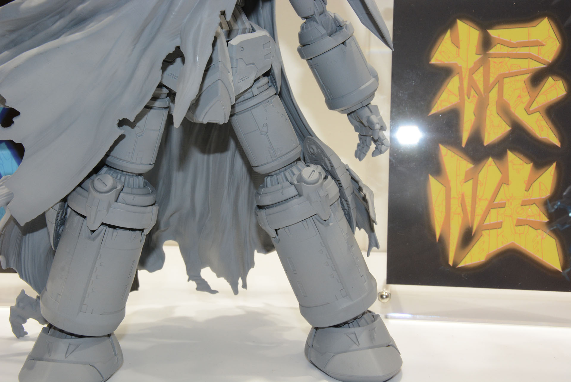 足首の自由度や、指の可動関節にも注目