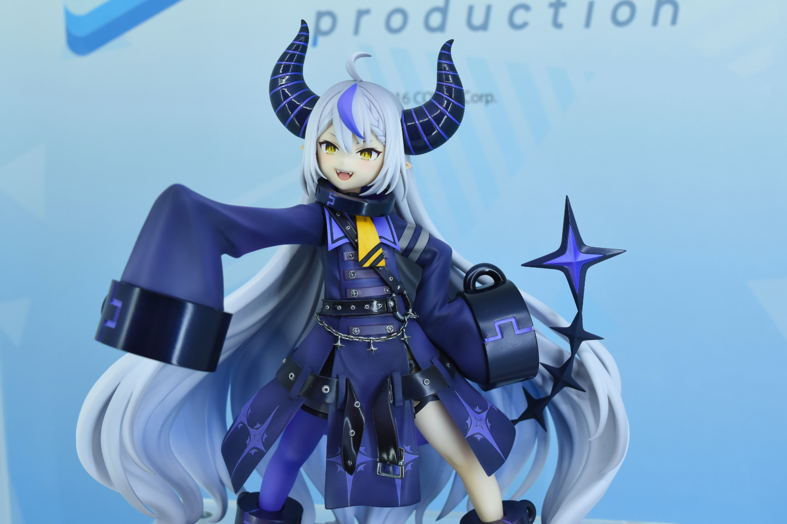 お約束の名乗り(挨拶)が聞こえてきそうな力強いポージング