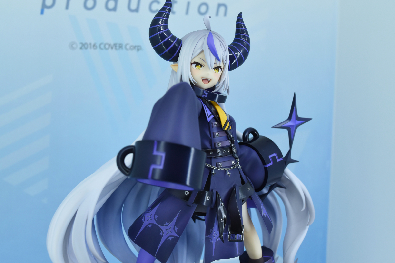 お約束の名乗り(挨拶)が聞こえてきそうな力強いポージング