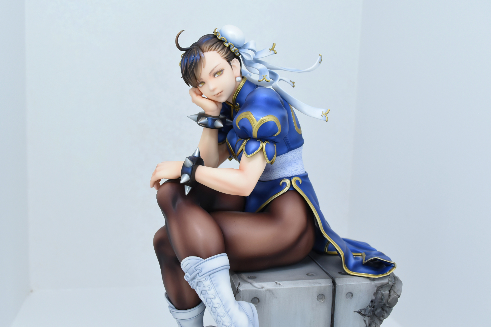 美しい顔立ちと、太過ぎる脚。このギャップもたまらない