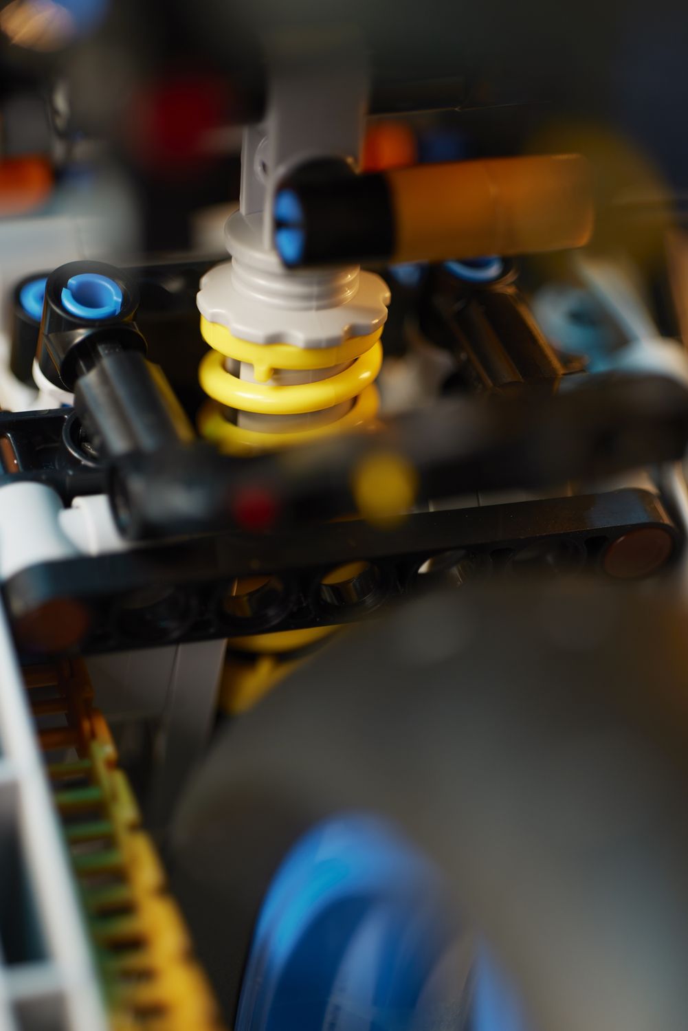 4気筒エンジンやギヤボックスなど、レゴ ブロックでリアルに再現