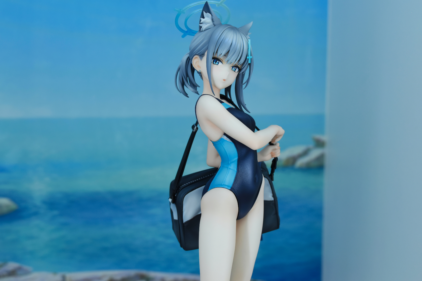 本体だけではなく、小物のカバンや頭上のヘイローなどもしっかり作り込まれている