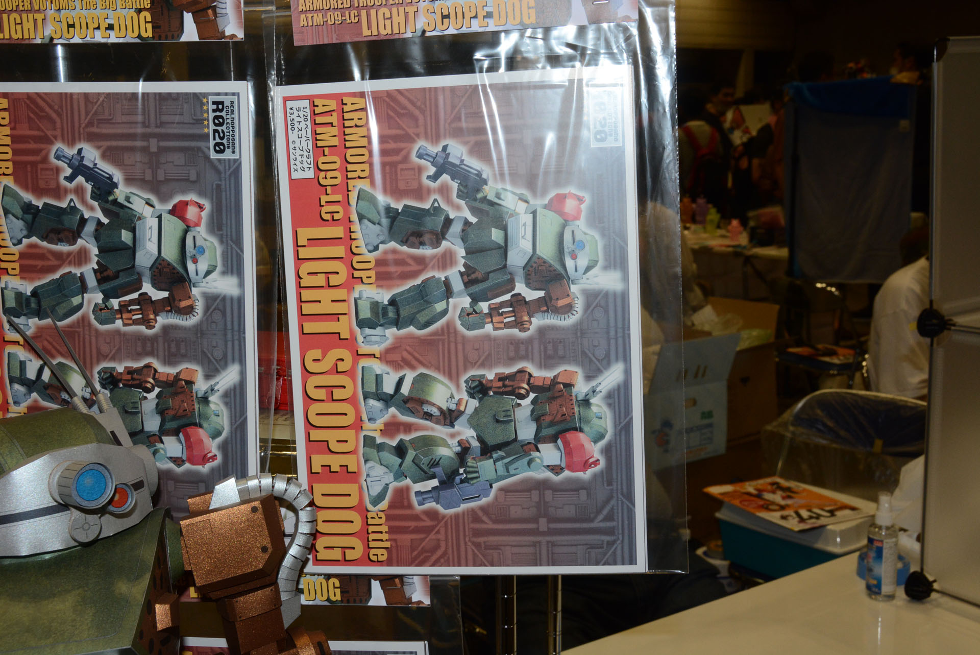 平坦な紙が、曲線を多用したメカニカルなスコープドッグに