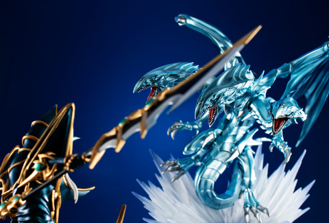 攻撃力4500を誇るブルーアイズ・アルティメットドラゴンが立体化