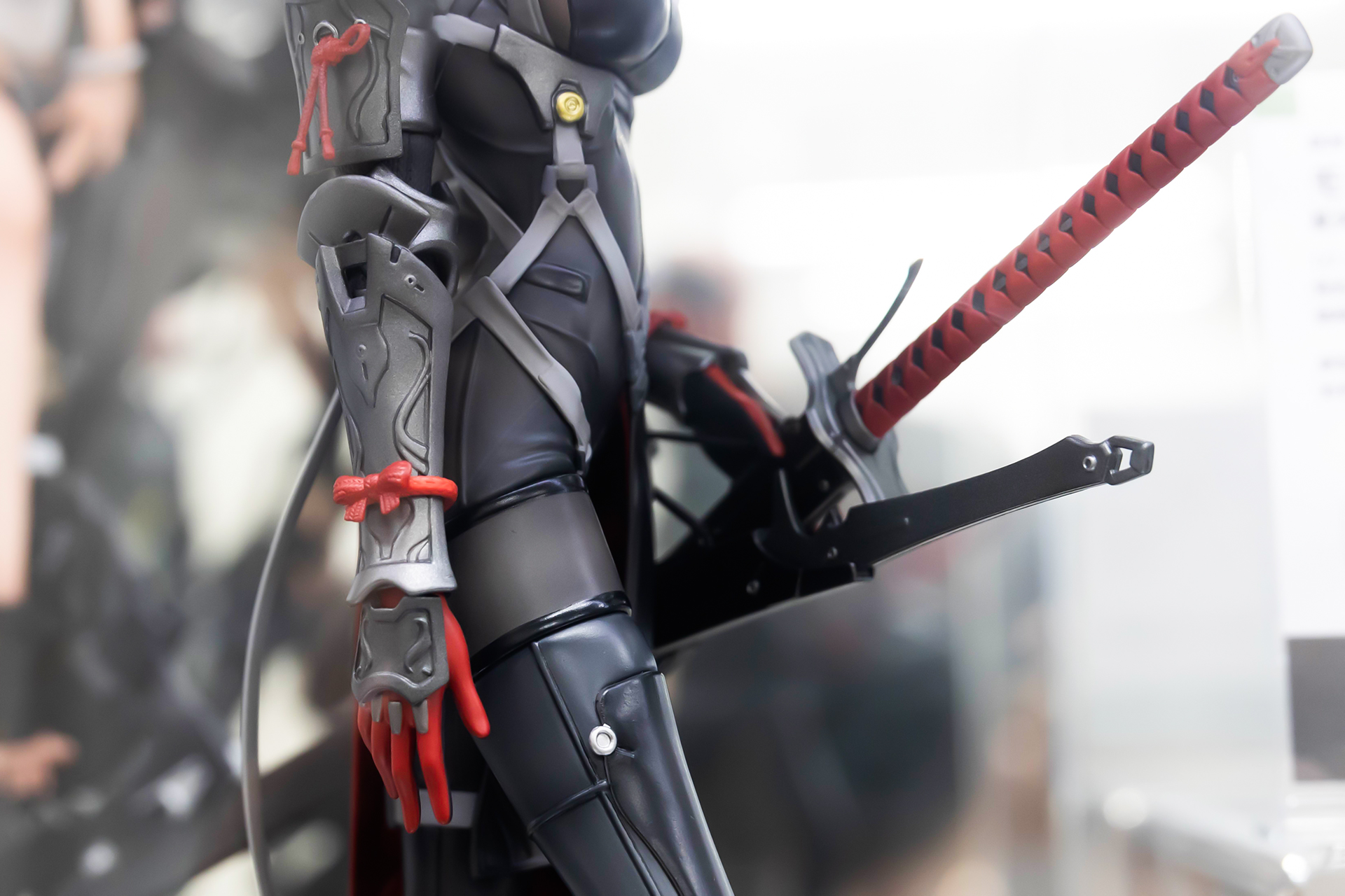 黒を基調にしながら、赤い色でアクセントが付けられているところがクールだ