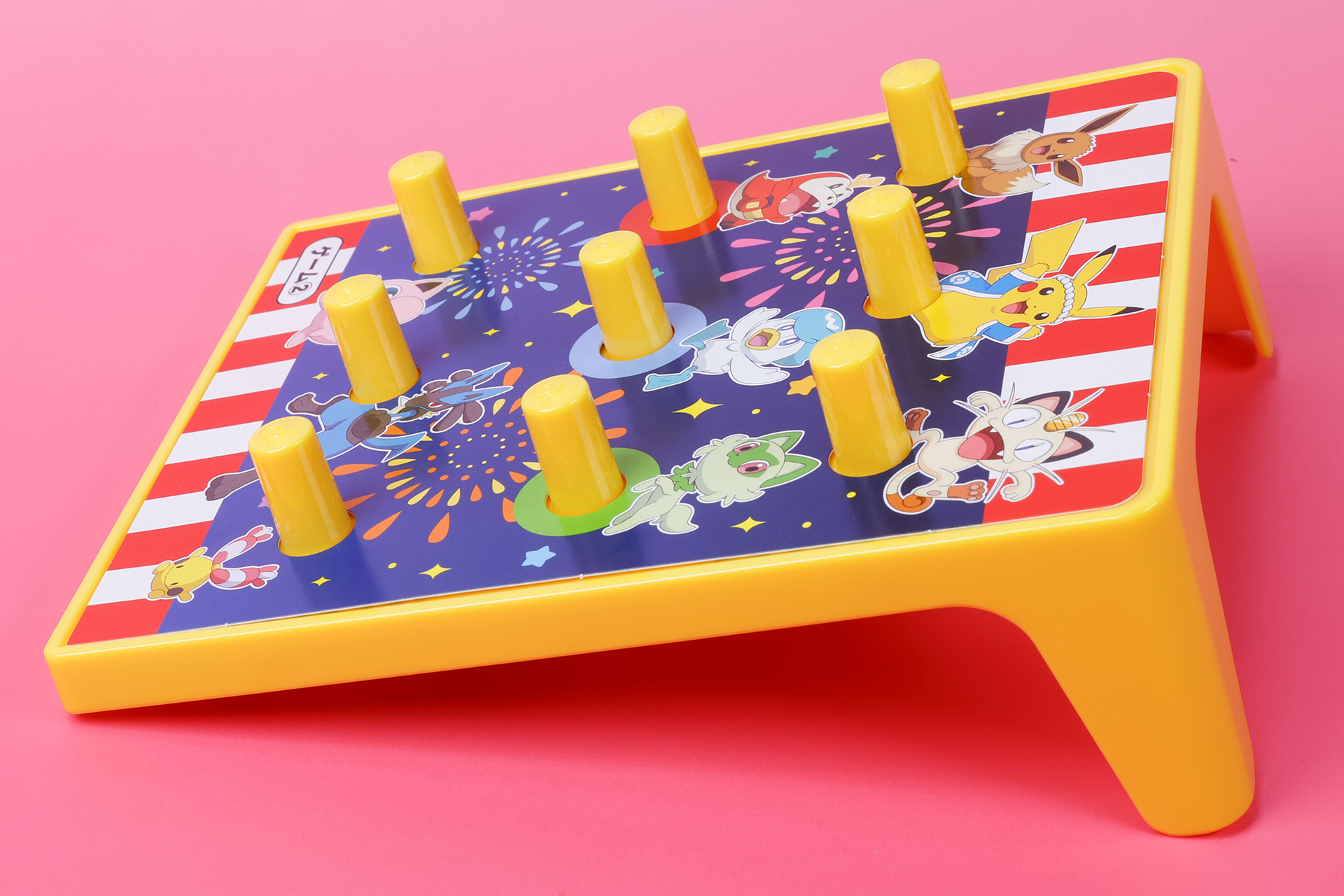 このように片側の足が高くなっており、角度が付けられている