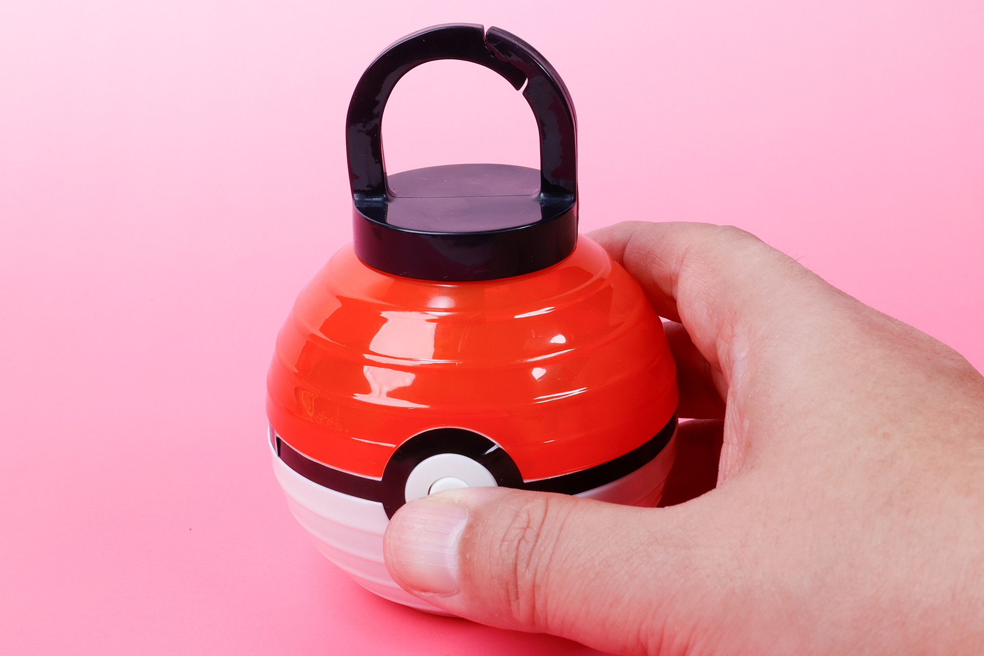 真ん中のボタンを押すと、ちょうちんのふたを開けることができる