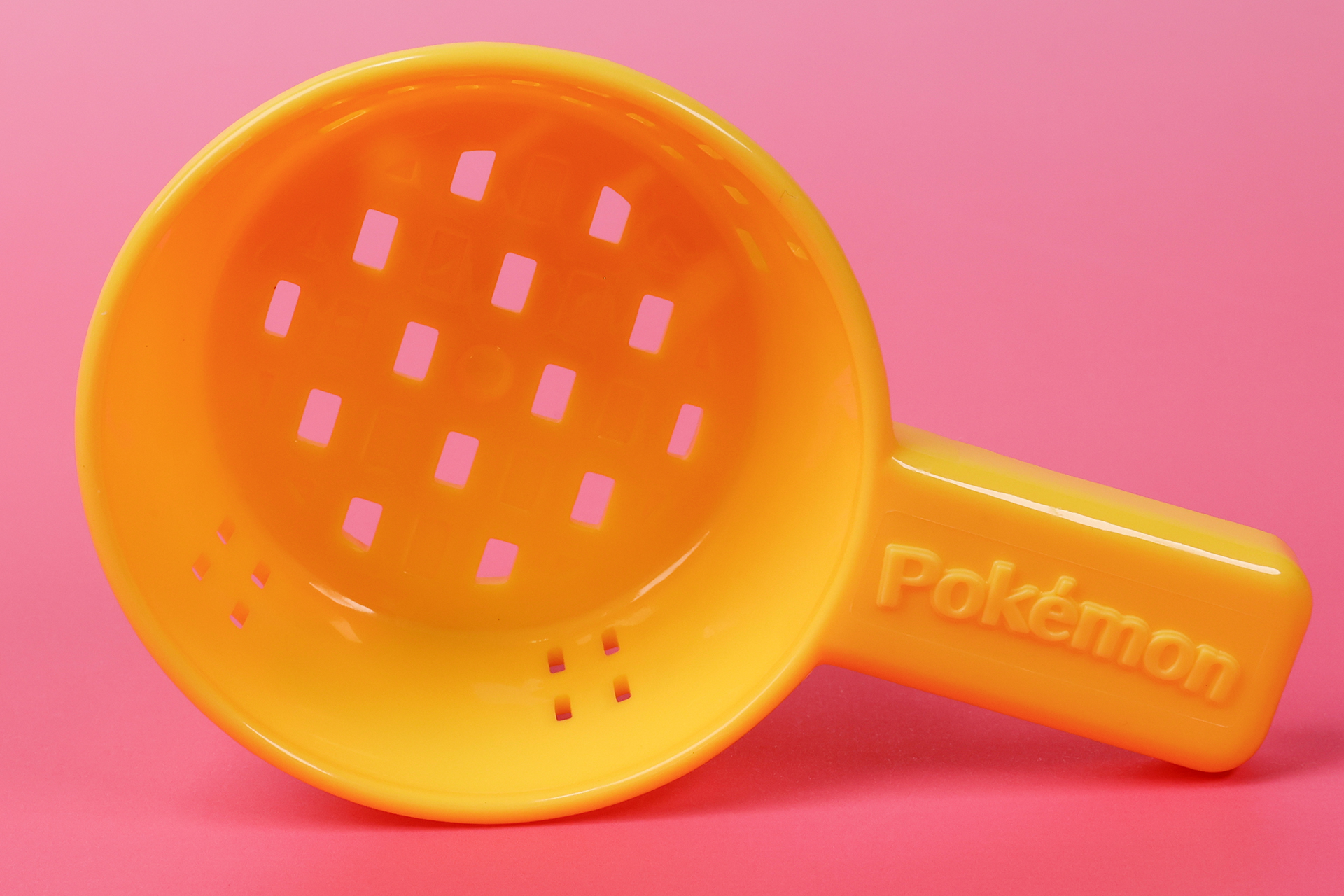 ザル自体には穴かいくつか開けられており、水切りしやすくなっている