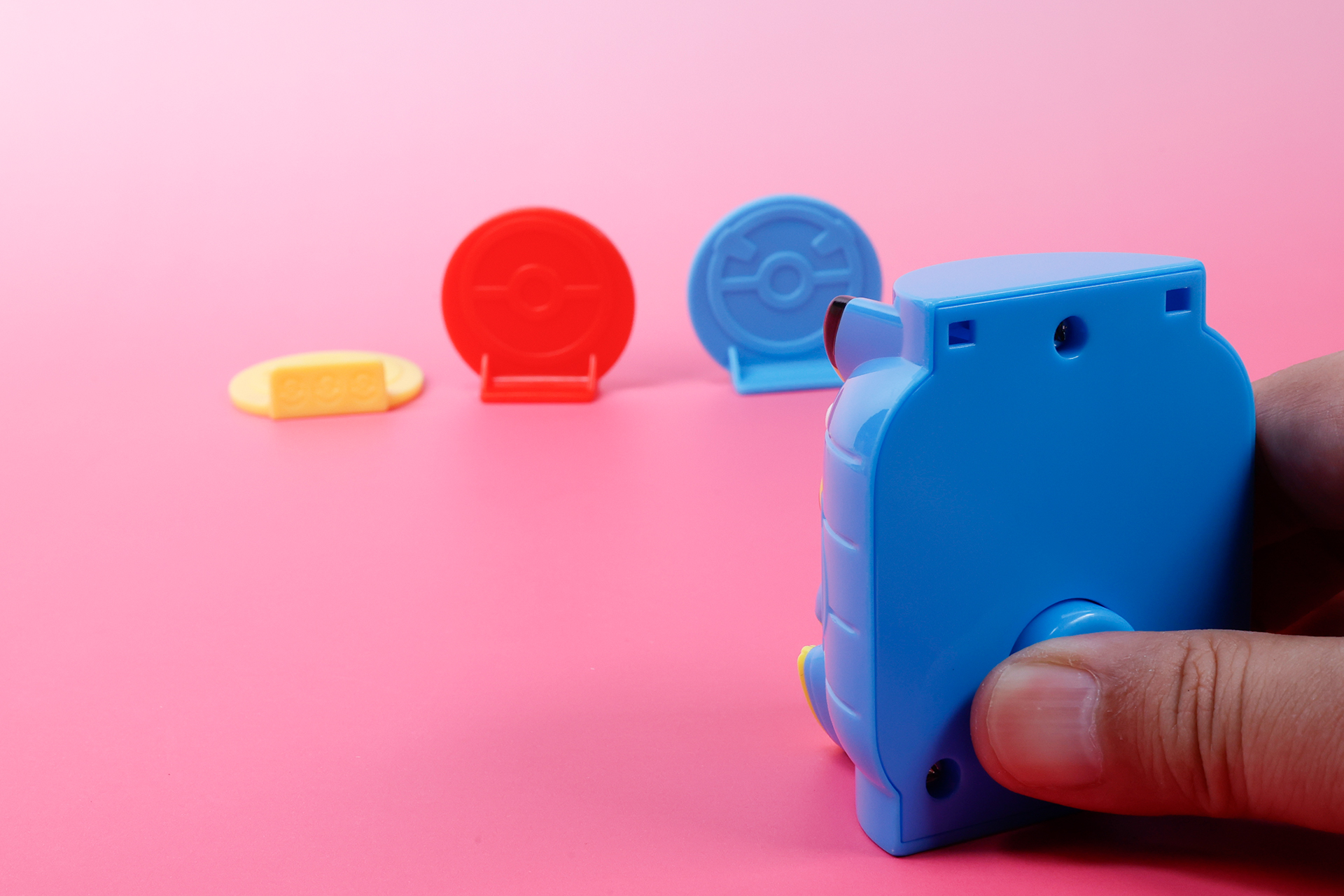 遊び方としては、的を設置して水てっぽうで狙いを付けて倒していくといった感じである