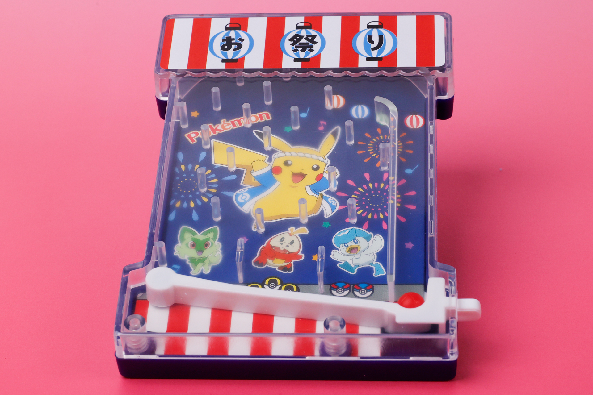 お祭りのような賑やかな雰囲気のデザインが採用されている