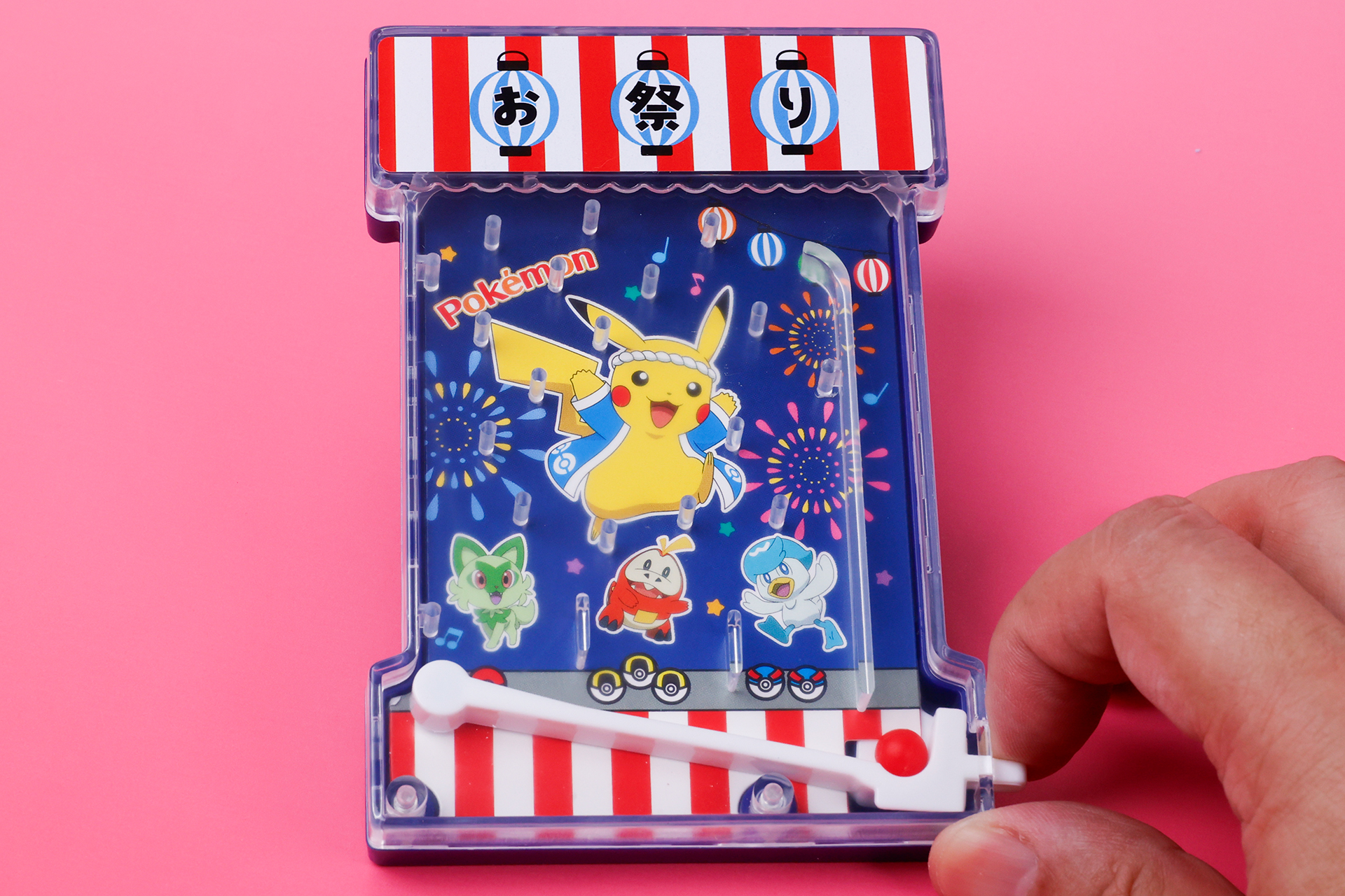 右側にあるレバーでボールを弾いていこう