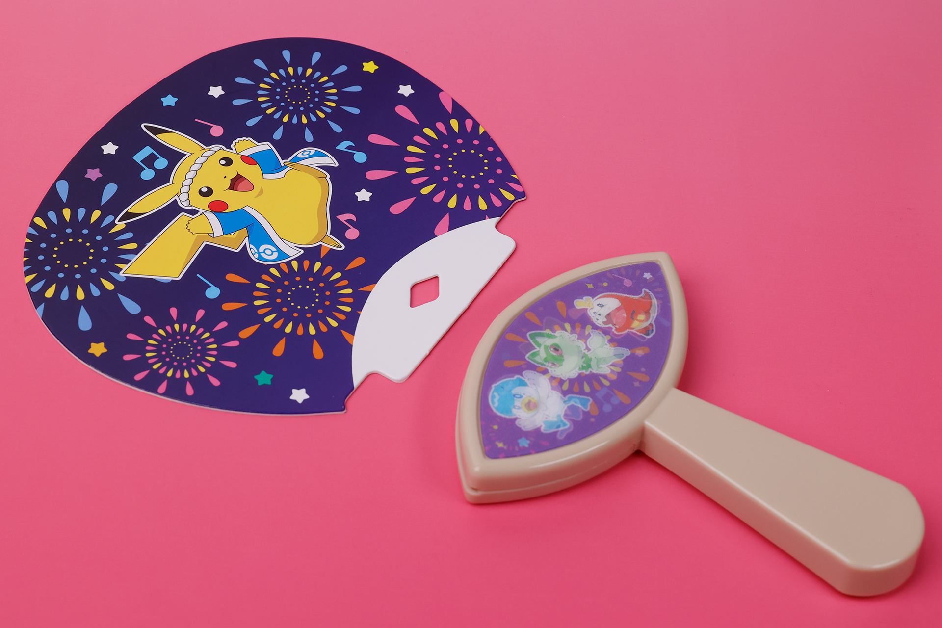 うちわ自体は、このようにバラバラになっているので組み合わせて使おう