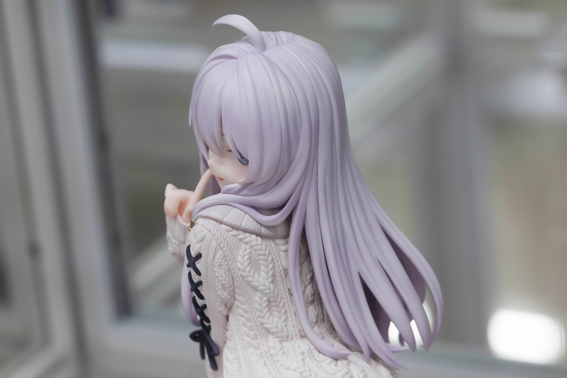 長い髪はサラサラと流れるようだ