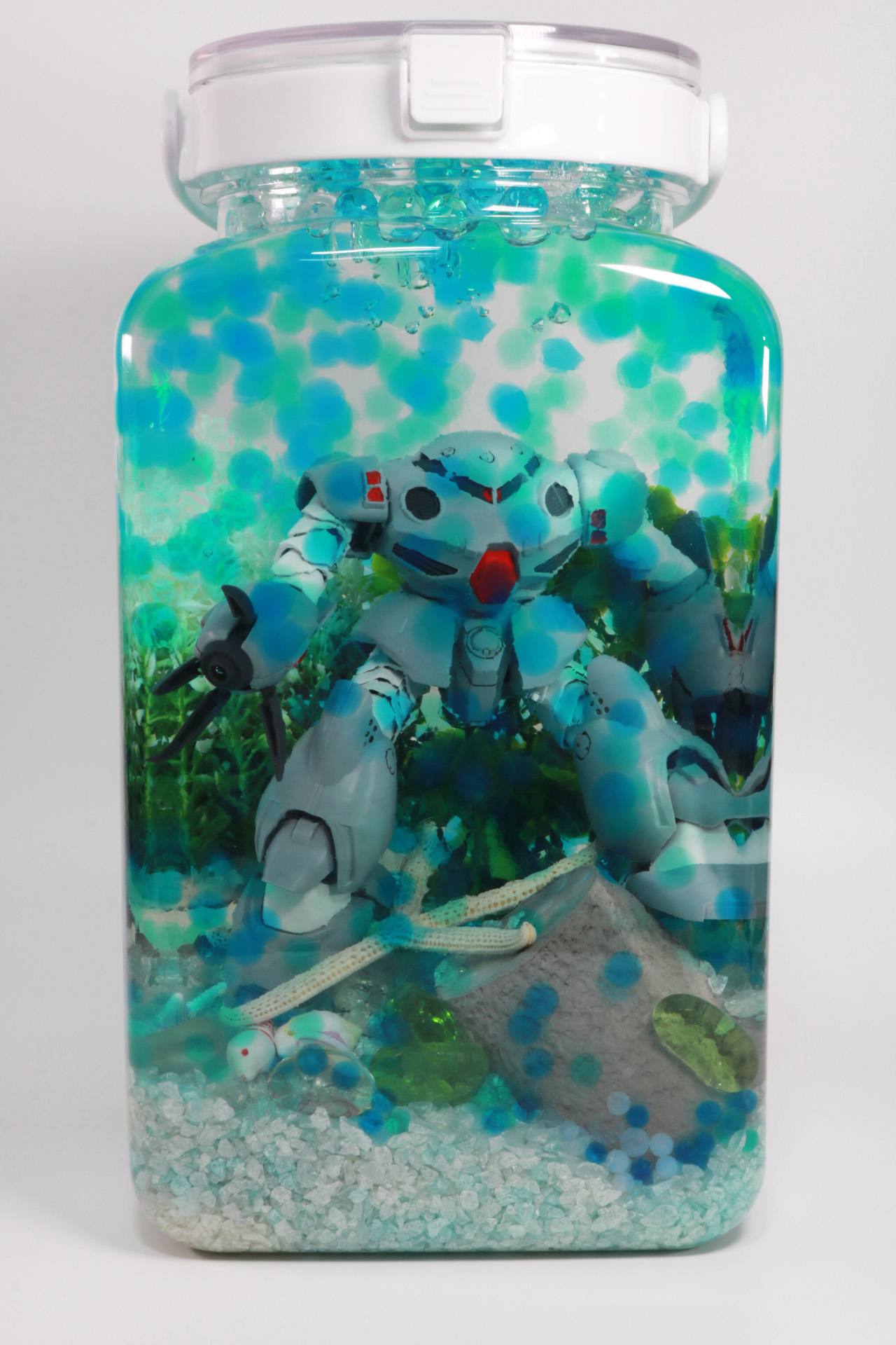 水中で息をひそめるようなズゴックE