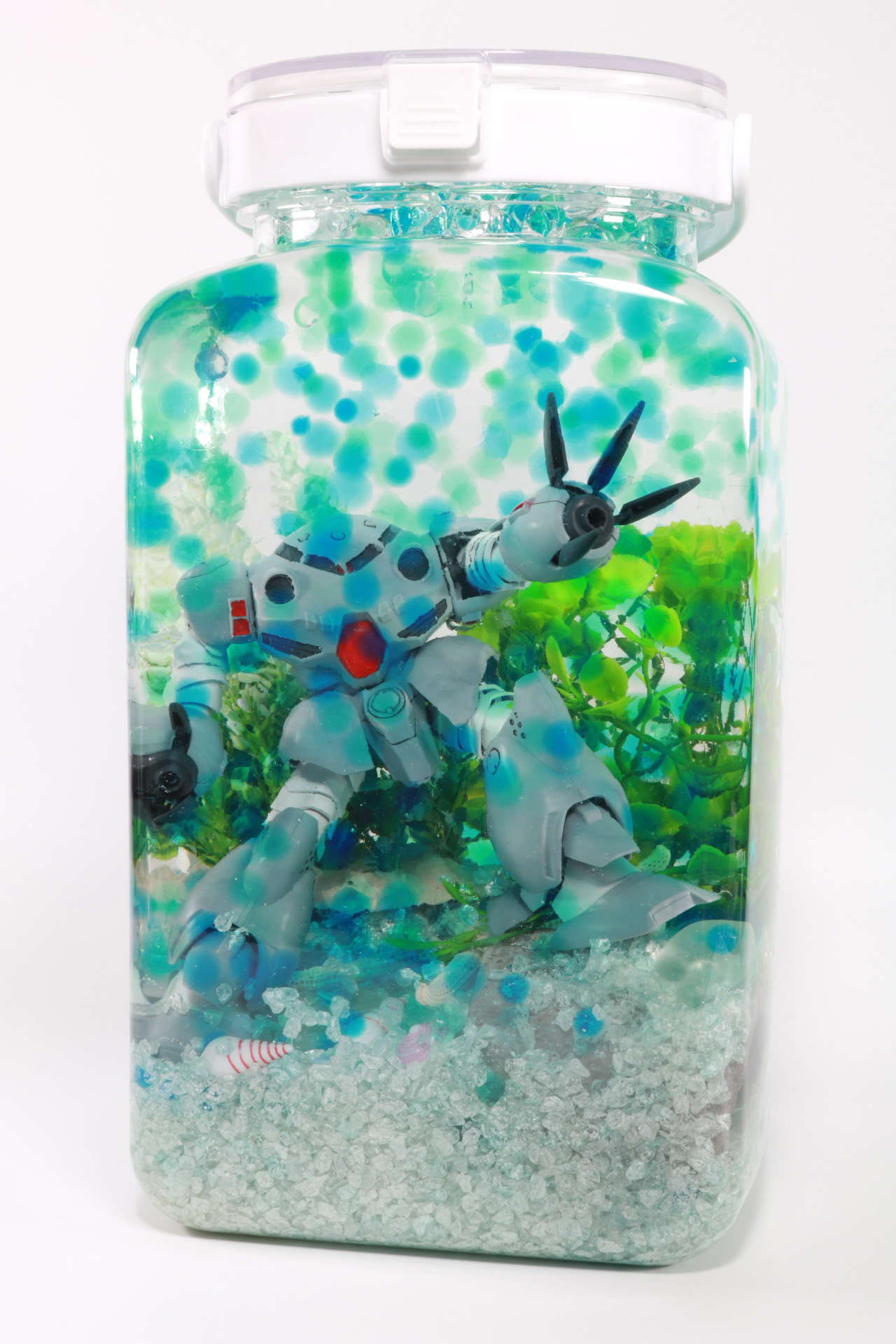 敵との接敵で臨戦態勢に入る