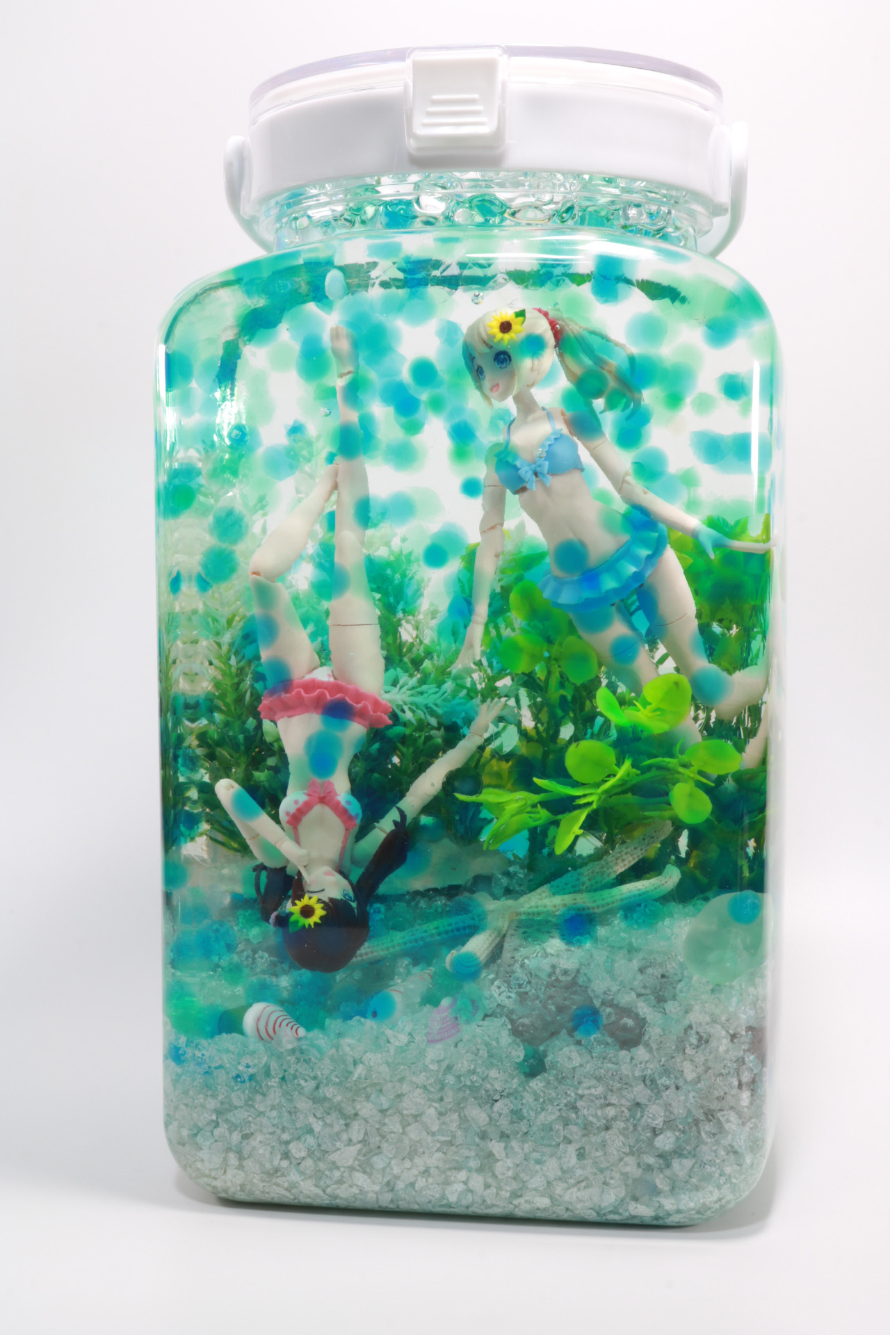 水中ならではのダイビングや上下反転のポーズも可能