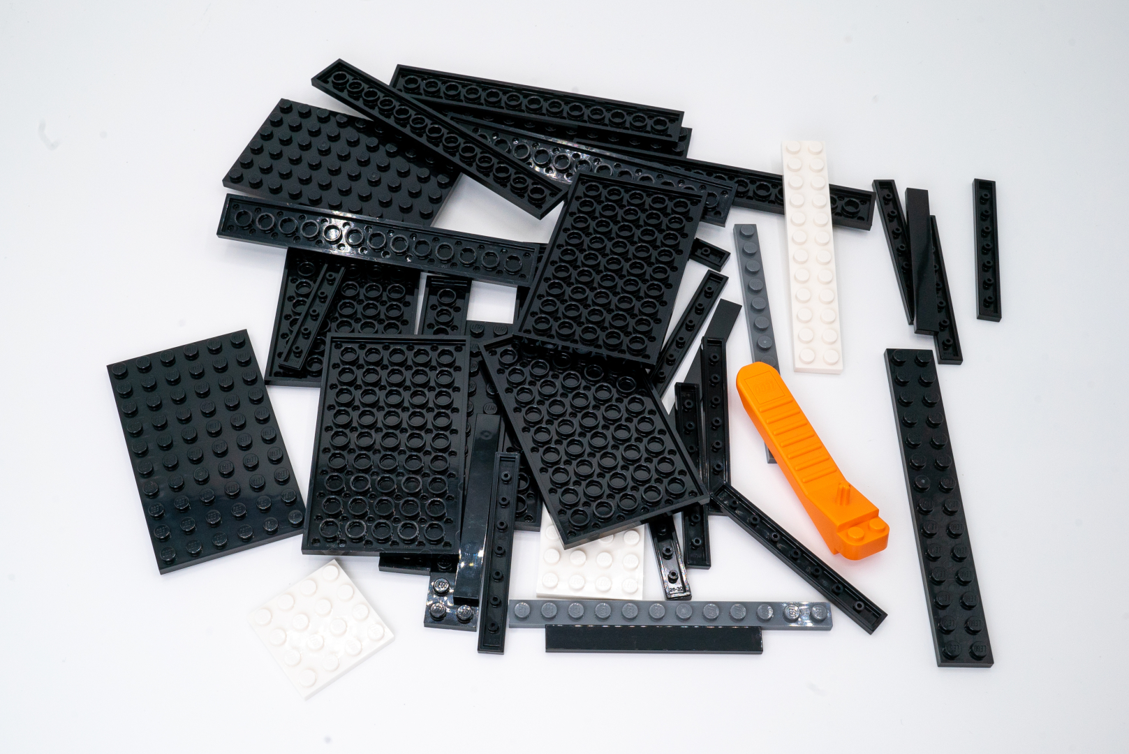 ベースとなる黒パーツの多い袋1