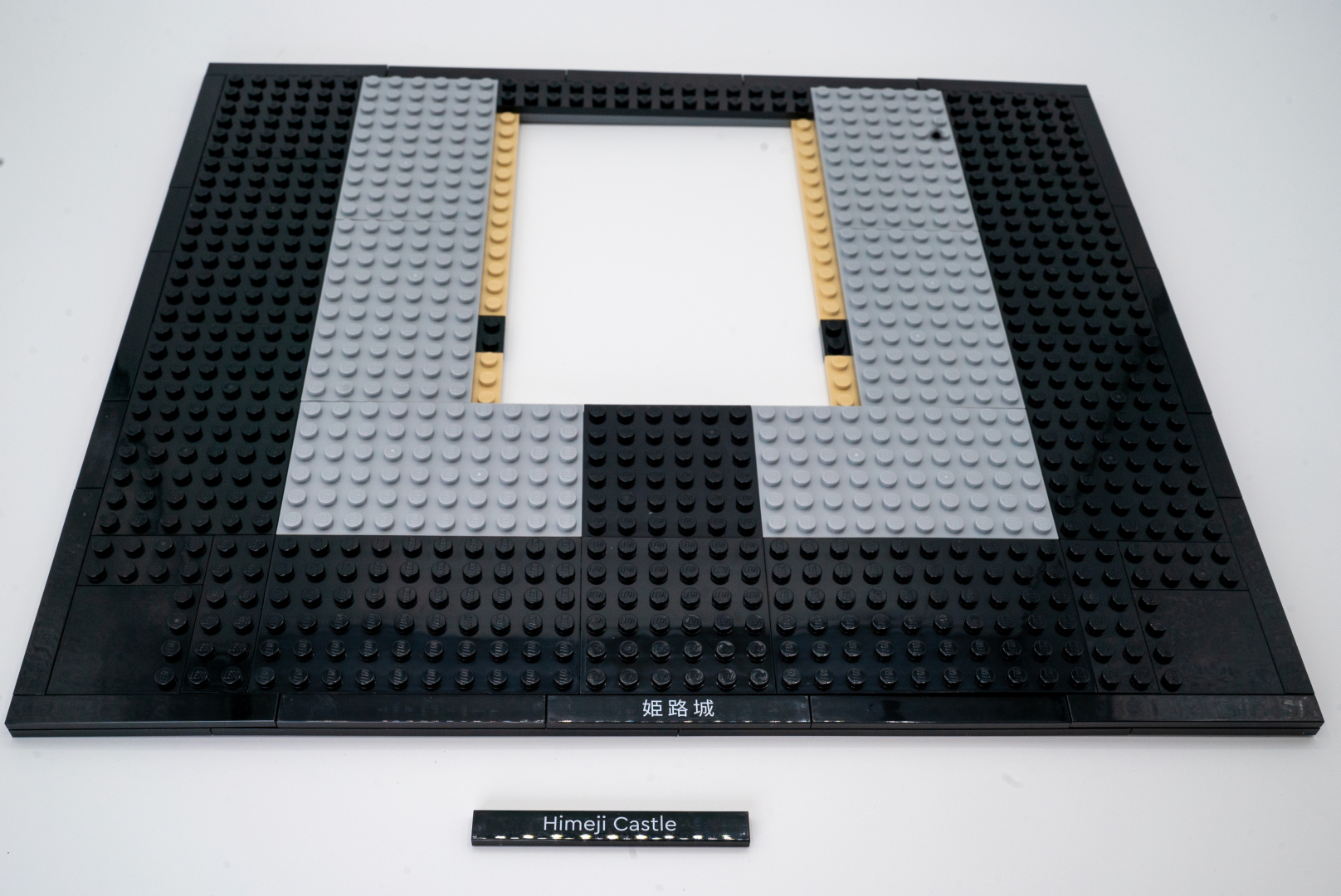 袋1でベース部分が完成する。英語版の姫路城のプリントタイルもある