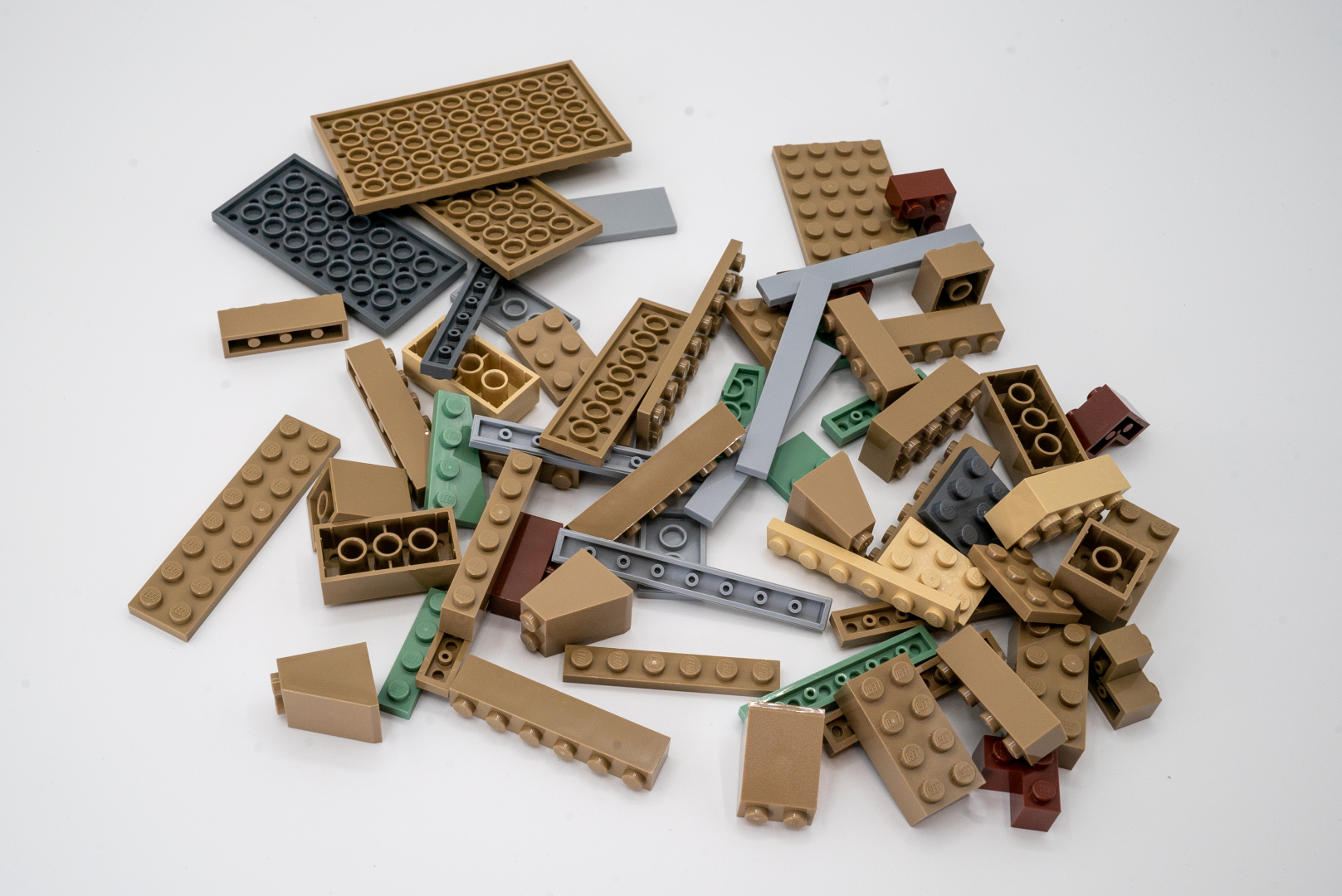 袋2からは石垣で使用するダークタンのパーツが増える